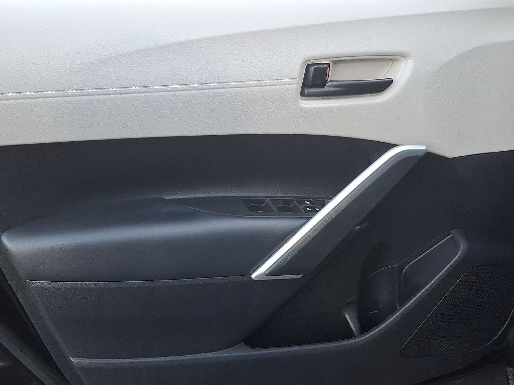 Used 2022 Toyota Corolla Cross LE FWD image 13