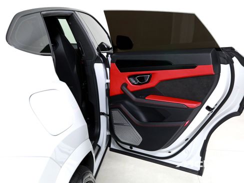 Used 2022 Lamborghini Urus image 24