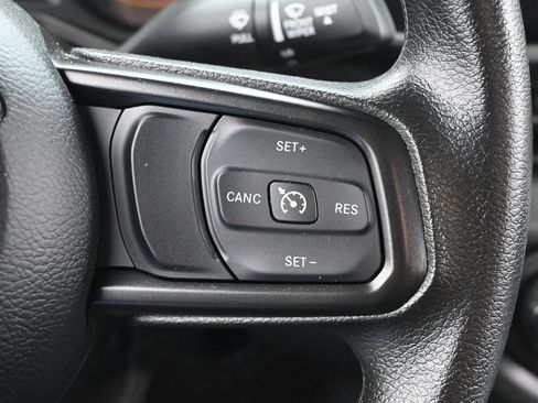 Used 2025 Jeep Gladiator Sport AWD/4WD image 17