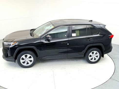 Used 2025 Toyota RAV4 LE AWD/4WD image 14