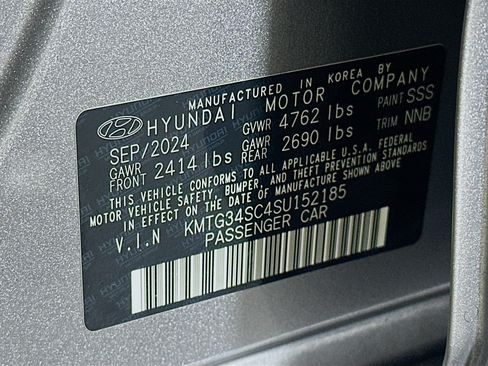 Used 2025 Genesis G70 2.5T RWD image 12