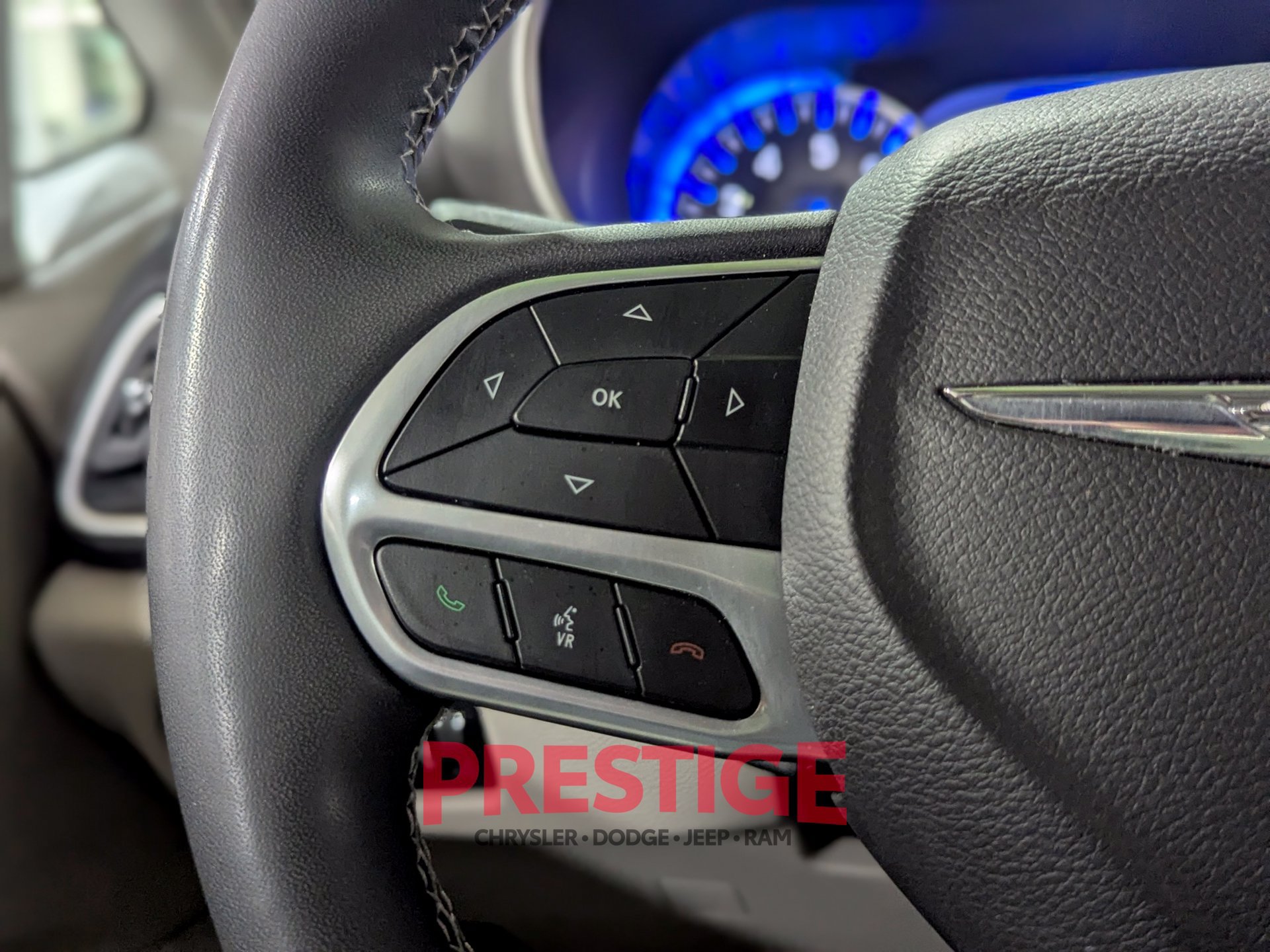 Used 2024 Chrysler Pacifica Touring-L FWD image 17