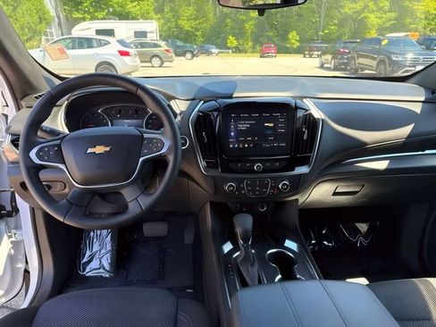 Used 2023 Chevrolet Traverse LT AWD/4WD image 23