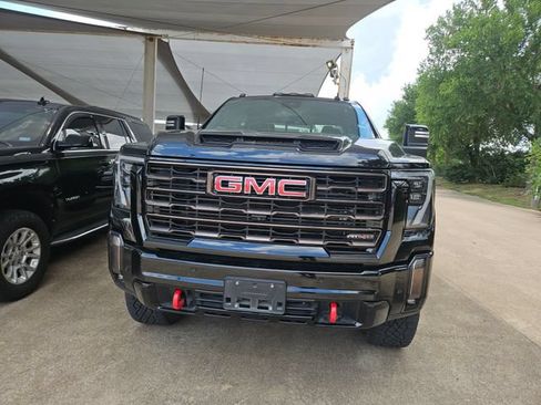 Used 2024 GMC Sierra 2500 AT4X AWD/4WD image 2