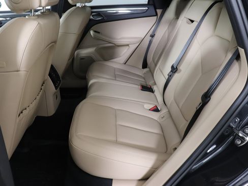 Used 2025 Porsche Macan image 21