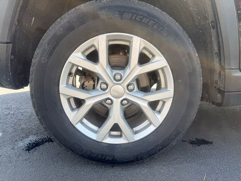 Used 2023 Jeep Grand Cherokee Limited image 50