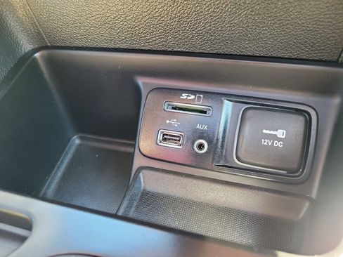 Used 2016 Jeep Cherokee Latitude w/ Comfort/Convenience Group FWD image 24