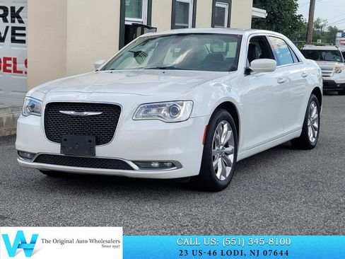 Used 2016 Chrysler 300 Limited AWD/4WD image 3
