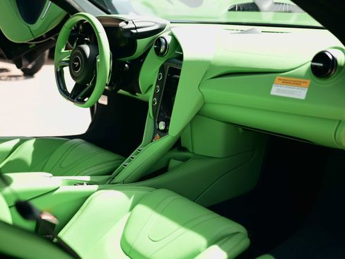 Used 2026 McLaren 750S Spider image 10