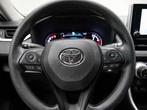 Used 2025 Toyota RAV4 XLE AWD/4WD image 32
