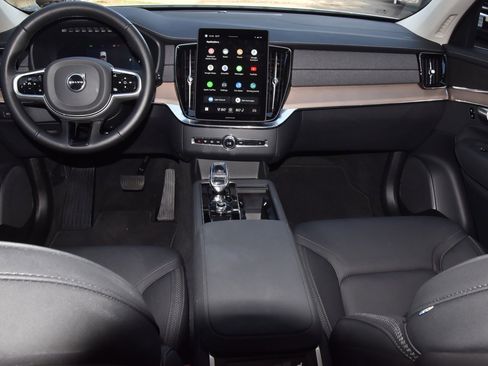 Used 2025 Volvo XC90 B6 Plus image 17