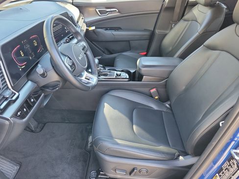 Used 2025 Kia Sportage EX image 4