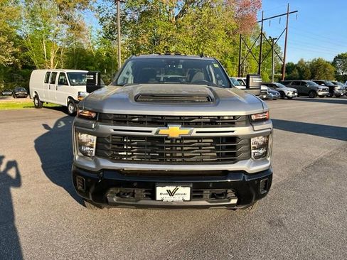 Used 2025 Chevrolet Silverado 2500 Custom w/ Custom Value Package AWD/4WD image 3