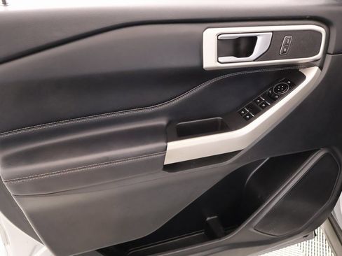 Used 2023 Ford Explorer XLT image 16