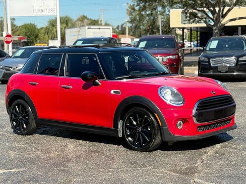 Used 2021 MINI Cooper 4-Door Hardtop image 9