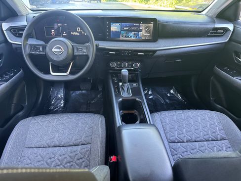 Used 2025 Nissan Kicks SV FWD image 13