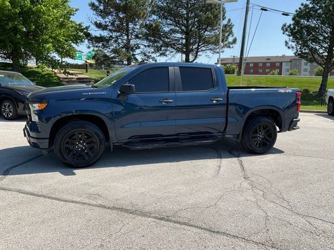 Used 2023 Chevrolet Silverado 1500 Custom AWD/4WD image 3