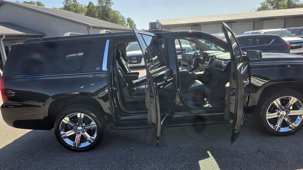 Used 2020 Chevrolet Suburban LT AWD/4WD image 5