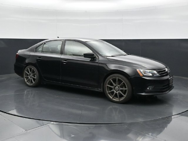 Used 2016 Volkswagen Jetta Sport w/ Lighting Package FWD image 3