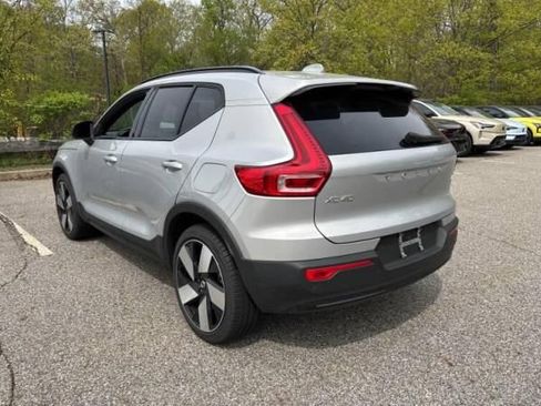 Used 2024 Volvo XC40 B5 Plus AWD/4WD image 3