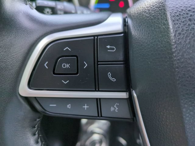 Used 2023 Toyota Highlander XLE AWD/4WD image 25