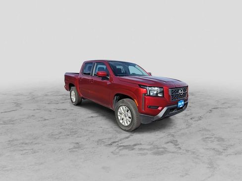 Used 2023 Nissan Frontier SV image 2