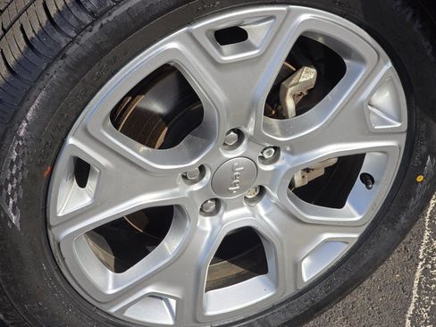 Used 2019 Jeep Renegade Limited image 16