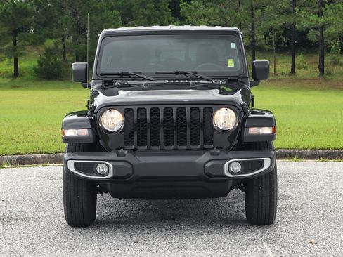 Used 2023 Jeep Gladiator Sport AWD/4WD image 2