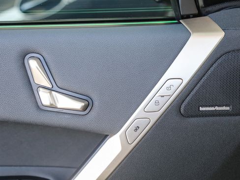 Used 2025 BMW iX xDrive50 w/ Sport Package image 18