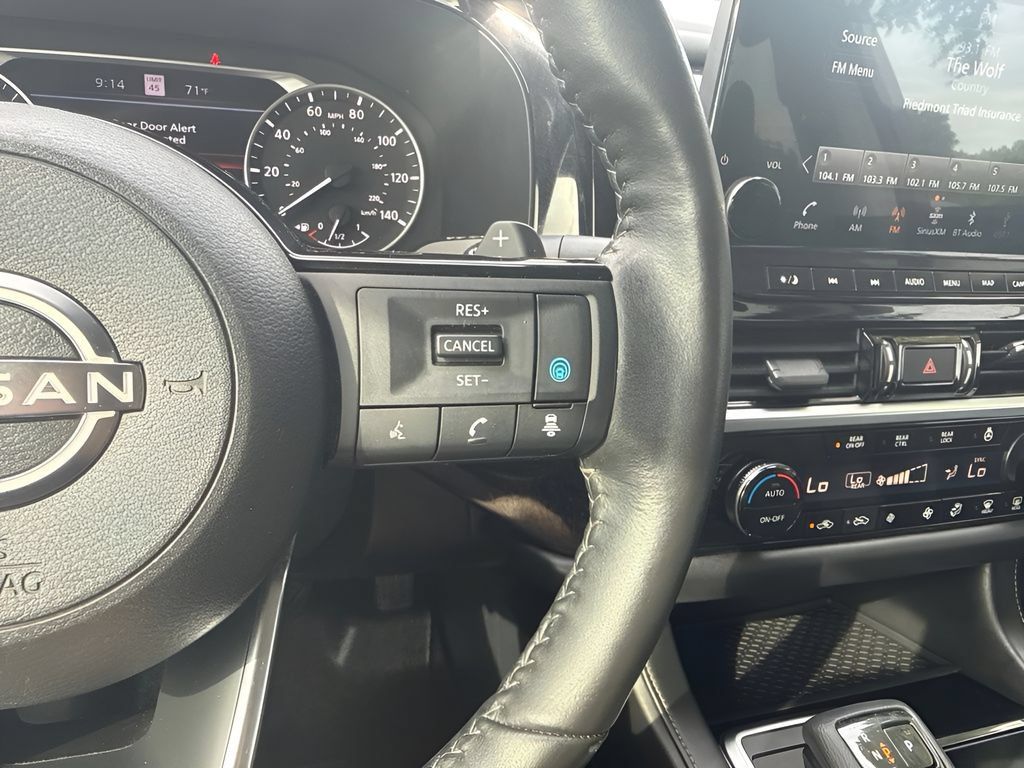 Used 2022 Nissan Pathfinder SL AWD/4WD image 25