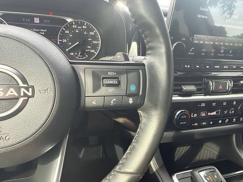 Used 2022 Nissan Pathfinder SL AWD/4WD image 25