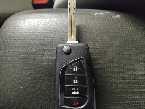 Used 2020 Toyota Corolla LE FWD image 32
