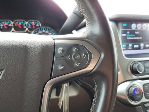 Used 2018 Chevrolet Suburban LT image 23