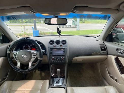 Used 2010 Nissan Altima 3.5 SR w/ Premium Pkg FWD image 5