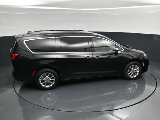 Certified 2022 Chrysler Pacifica Touring-L AWD/4WD image 50