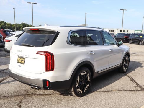 Used 2025 Kia Telluride S FWD image 4