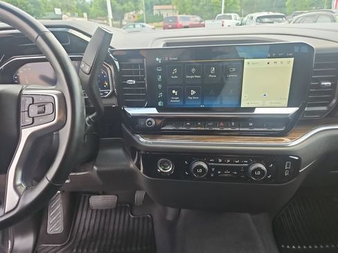 Used 2024 Chevrolet Silverado 1500 LT AWD/4WD image 18