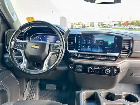 Used 2024 Chevrolet Silverado 2500 LT image 3