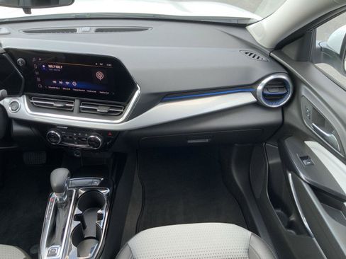 Used 2024 Chevrolet Trax LT FWD image 54