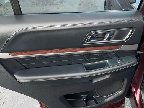 Used 2018 Ford Explorer Platinum AWD/4WD image 36