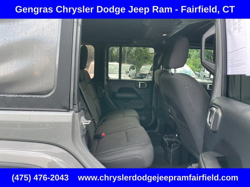 Used 2018 Jeep Wrangler Unlimited Sahara AWD/4WD image 26