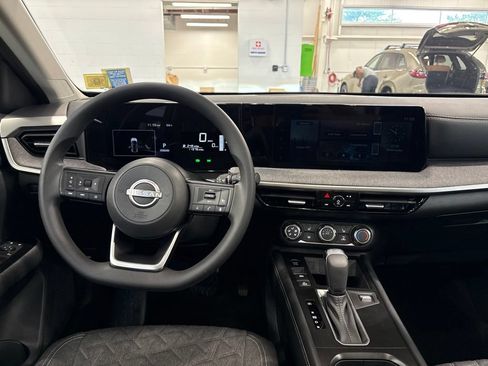 Used 2025 Nissan Kicks SV w/ SV Premium Package AWD/4WD image 7