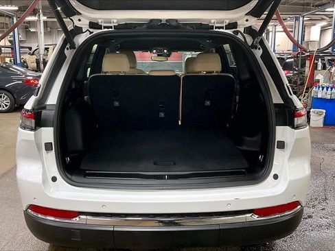 Used 2024 Jeep Grand Cherokee Limited image 29