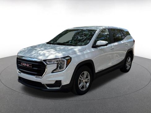 Used 2024 GMC Terrain SLE FWD image 11
