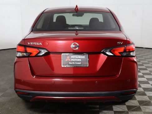 Used 2021 Nissan Versa SV image 9