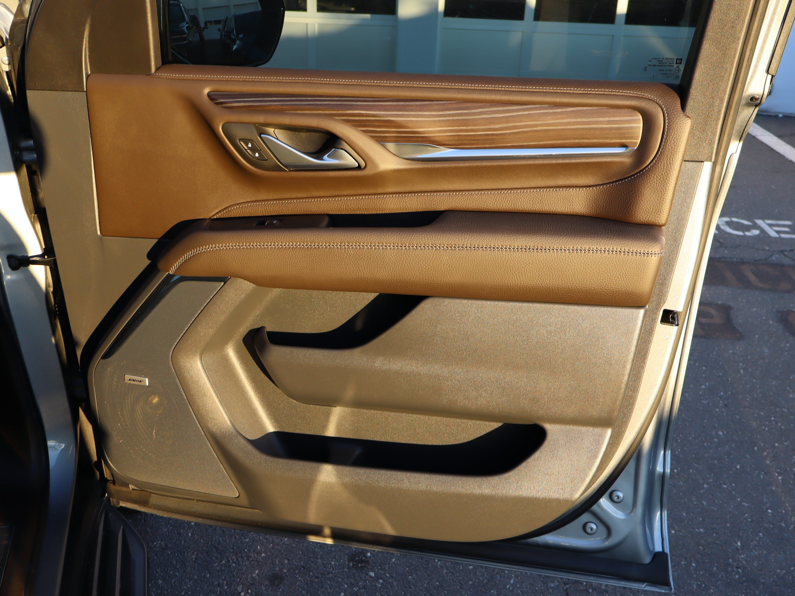 Used 2024 GMC Yukon Denali RWD image 37
