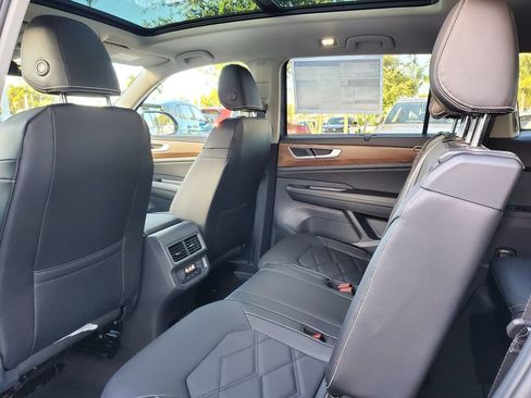 New 2026 Volkswagen Atlas SE FWD image 4