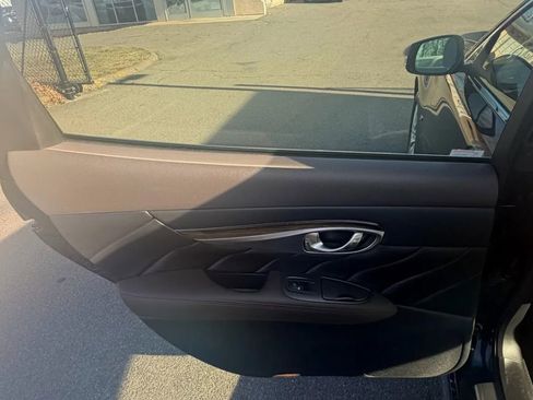 Used 2016 INFINITI Q70 L 3.7 w/ Deluxe Touring Package image 18