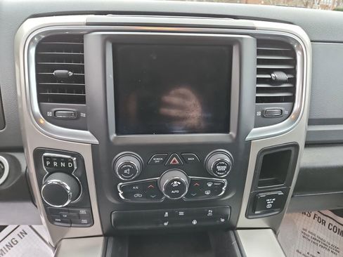 Used 2020 RAM 1500 Classic SLT w/ Luxury Group image 19