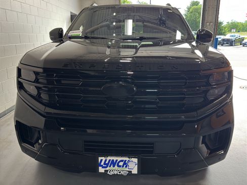 Used 2025 Ford Expedition Platinum w/ Stealth Performance Package AWD/4WD image 8